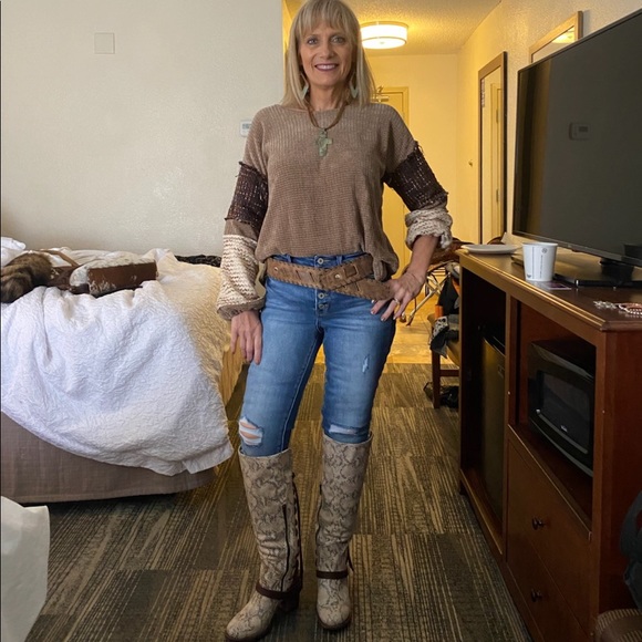 Meet your Posher, Cindy - Picture 4 of 5